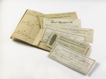 Carnet de chèques et chèques annulés de différents établissements bancaires suisses et américains à l'ordre de Paderewski