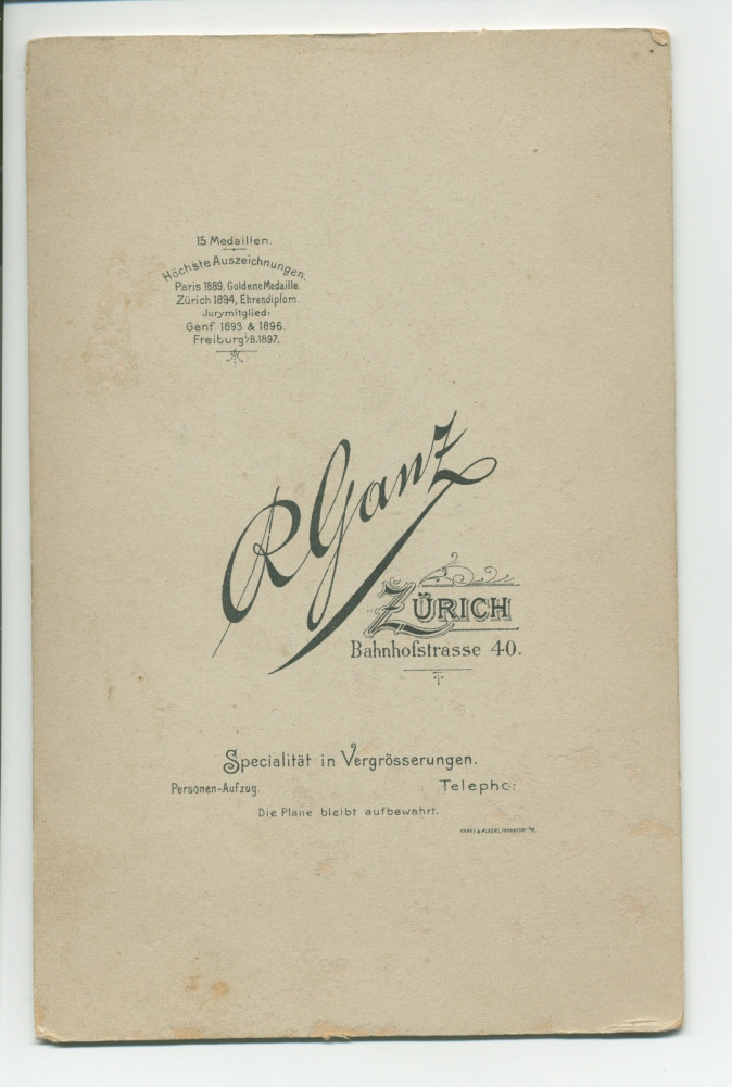 Photographie du pianiste, compositeur et chef d'orchestre américain d'origine suisse Ernest Schelling, réalisée à Zurich par R. Ganz à l'époque de ses années d'études auprès de Paderewski à Riond-Bosson, vers 1900
