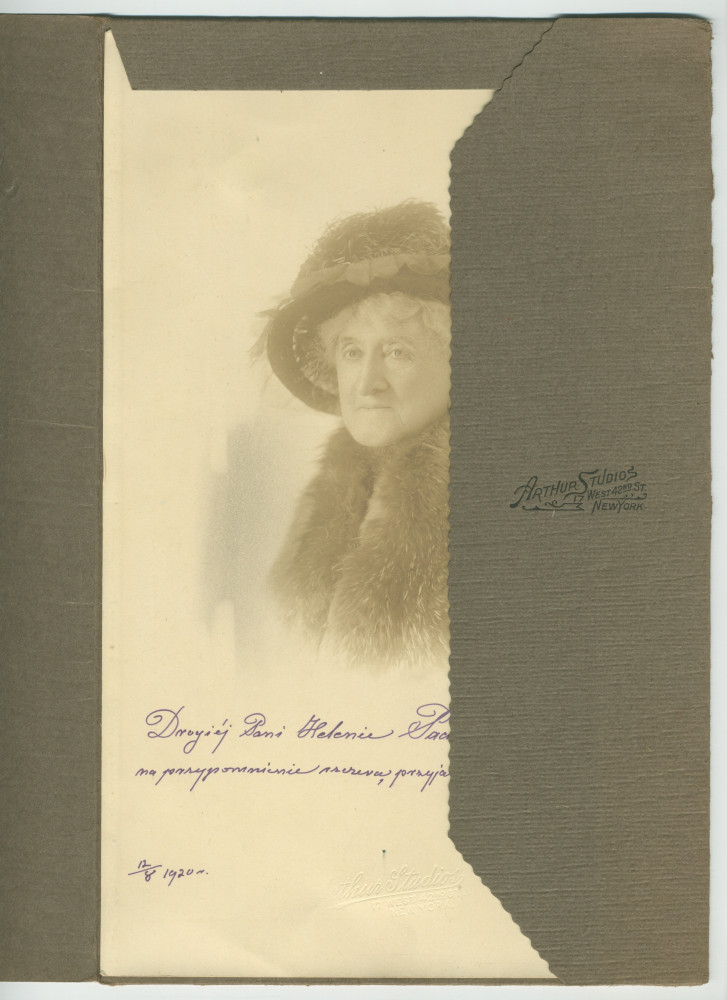 Photographie d'une Mme Smolka dédicacée le 12 août 1920 à sa «chère Madame Hélène Paderewska, en souvenir de leur amitié» – tirage original des Arthur Studios de New York avec jaquette