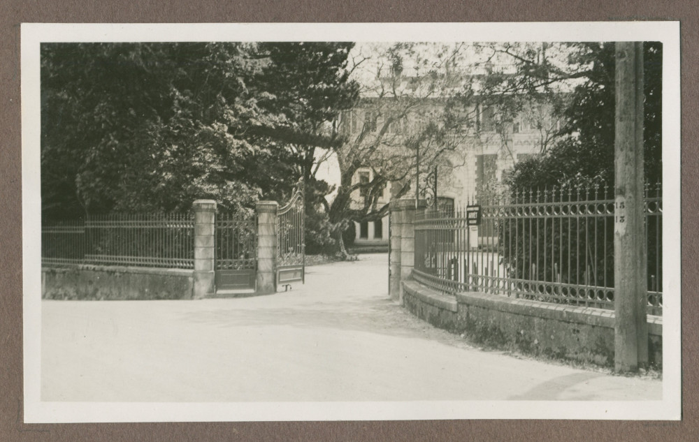 Photographie du portail nord de la villa de Riond-Bosson en 1935