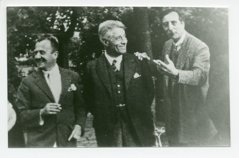 Photographie d'Alfred Pochon, Fritz Kreisler et Ernest Schelling sur la terrasse de Riond-Bosson