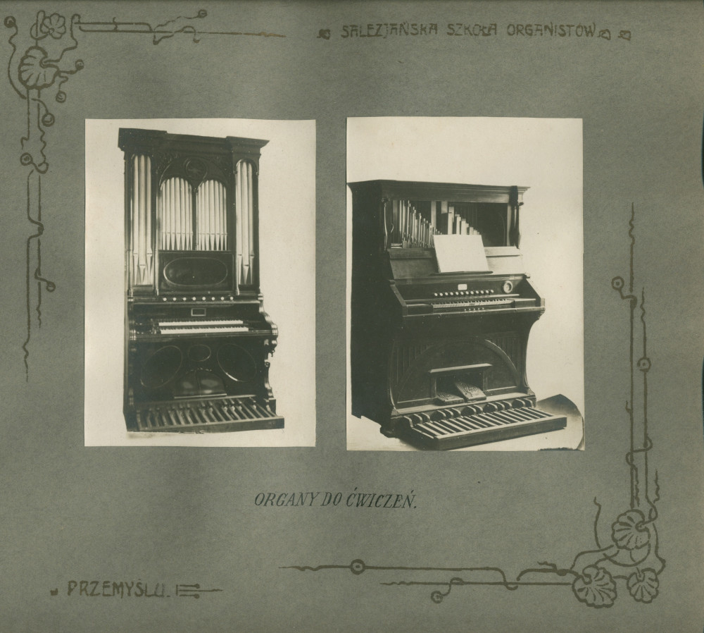 Album de présentation de l'Oratoire (école) salésien pour organistes de Przemysl, réalisé à l'occasion de l'année scolaire 1922-1923 – page 16: photographies de deux orgues d'exercice