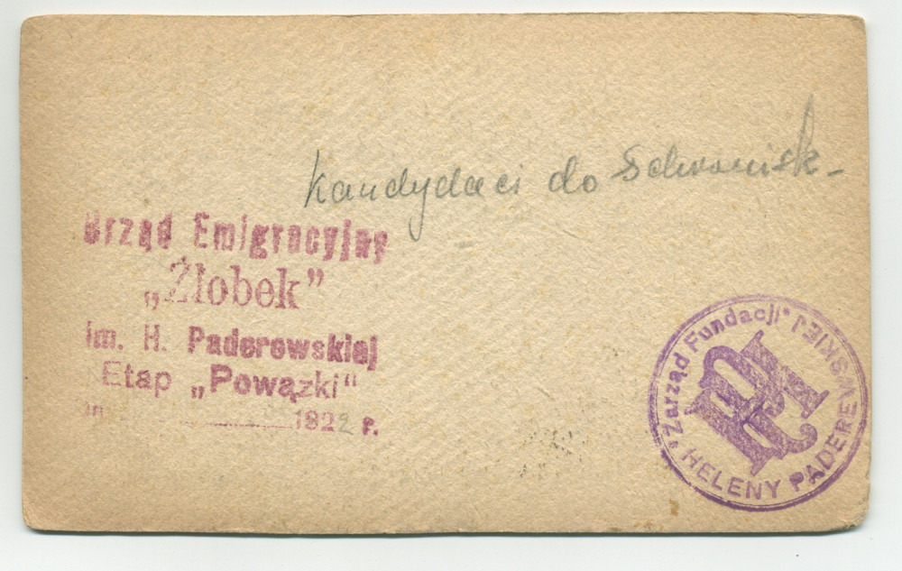 Photographie d'enfants «candidats à l'émigration» dans une crèche de la Fondation éducative Hélène Paderewska, en 1922 – avec légende manuscrite et tampons au verso