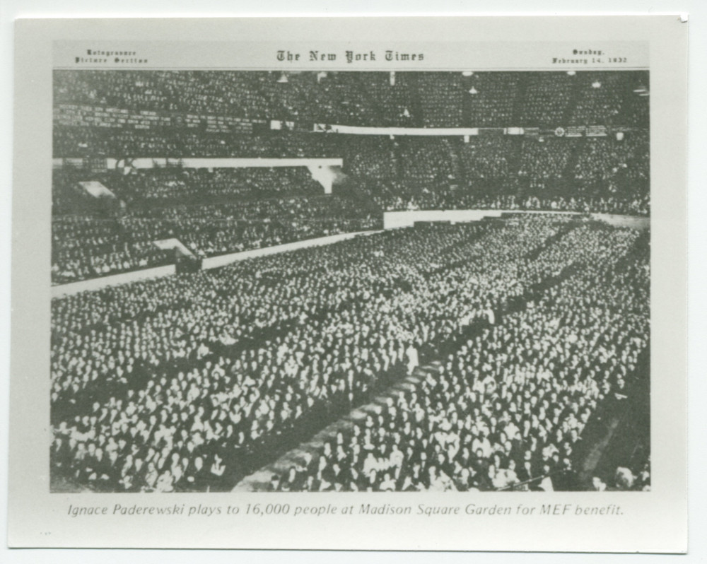 Photographie du Madison Square Garden à New York garni de 16'000 spectateurs pour assister à récital donné par Paderewski en février 1932 (tirée du «New York Times»)