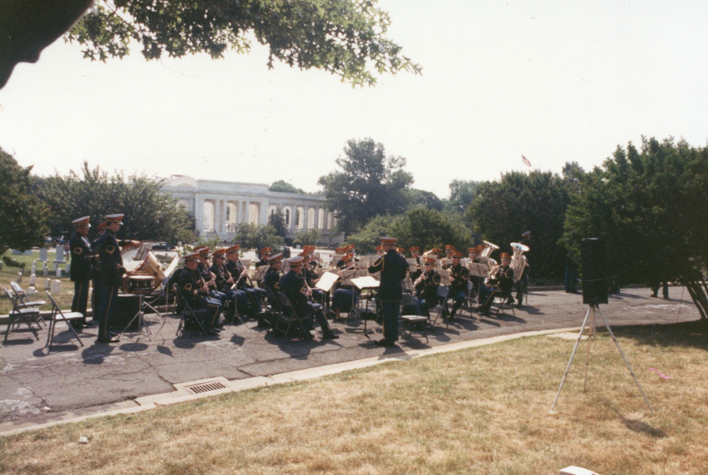 Reportage photographique de la translation de la dépouille mortelle de Paderewski du cimetière national d'Arlington à la cathédrale Saint-Jean de Varsovie, au début de l'été 1992