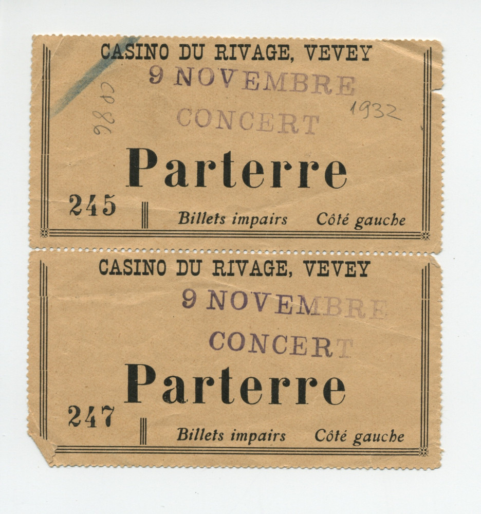Libretto, billets et avertissement pour le récital donné par Paderewski le 9 novembre 1932 au Casino du Rivage de Vevey au profit de l'Œuvre de secours aux chômeurs de la ville de Vevey (f-g)