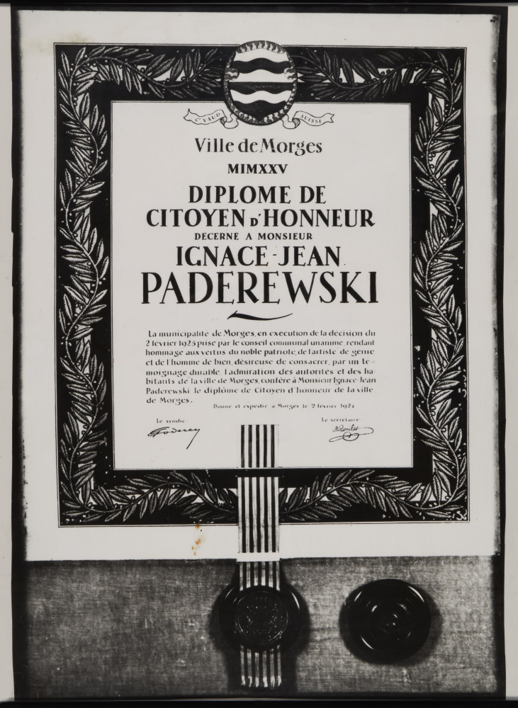 Photographie du diplôme de citoyen d'honneur décerné à Paderewski par la Ville de Morges le 2 février 1925