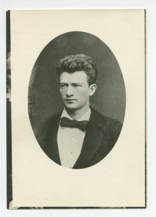 Photographie de Paderewski âgé d'environ 19 ans – détail d'un portrait réalisé avec sa sœur Antonina au cabinet de V. Vilkonski à Varsovie – tirage original (?)