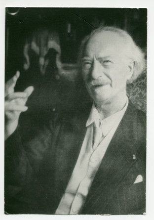 Photographie (expressive) de Paderewski prise en septembre 1940 à Riond-Bosson par Max Kettel, juste avant le départ pour les Etats-Unis