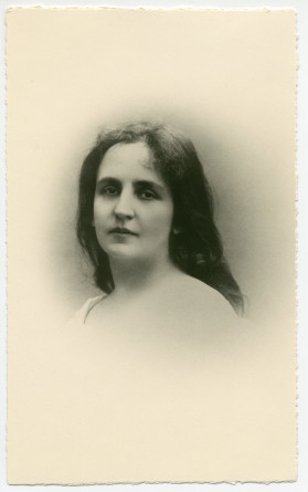 Photographie avec cheveux détachés d'Hélène Paderewska