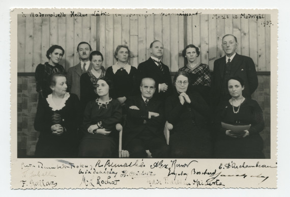 Photographie d'Henryk Opienski (1870-1942) et de son ensemble «Motet et Madrigal», dédicacée en 1937 «à Mademoiselle Hélène Lübke [secrétaire d'Hélène Paderewska] en souvenir reconnaissant» – avec toutes les signatures