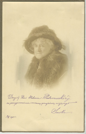Photographie d'une Mme Smolka dédicacée le 12 août 1920 à sa «chère Madame Hélène Paderewska, en souvenir de leur amitié» – tirage original des Arthur Studios de New York avec jaquette