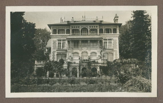 Photographie de la façade sud de la villa de Riond-Bosson en 1935