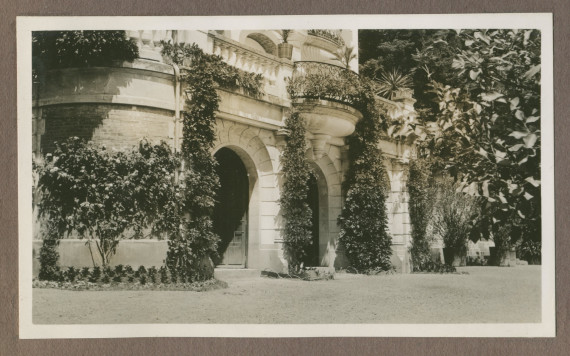 Photographie de l'angle sud-ouest (niveau jardin) de la villa de Riond-Bosson en 1935