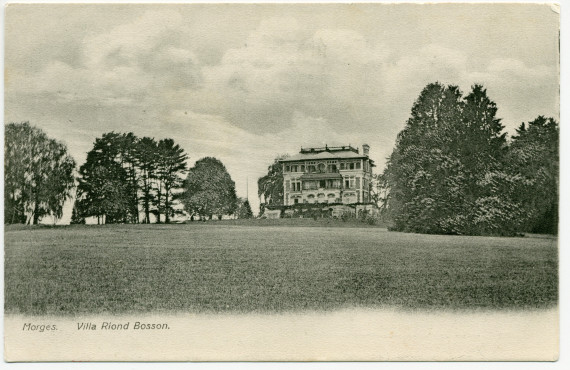 Carte postale représentant la villa de Riond-Bosson depuis le sud, avec arbres et jardin