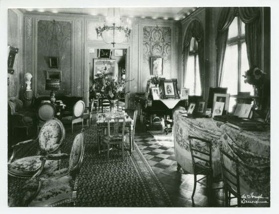 Photographie du salon de Riond-Bosson, avec les deux pianos à queue – réalisée par l'Atelier de Jongh à Lausanne