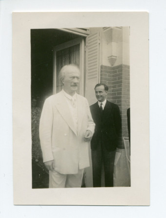 Photographie de Paderewski avec le pianiste Zygmunt Dygat sur la terrasse de Riond-Bosson