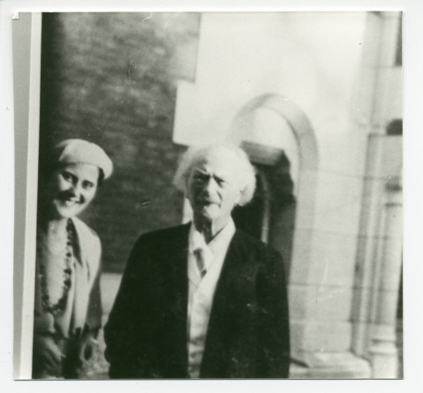 Photographie de Paderewski avec la cantatrice Marguerite Rosset sur la terrasse de Riond-Bosson