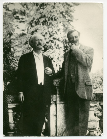 Photographie d'Ernest Schelling et Paderewski sur la terrasse de Riond-Bosson