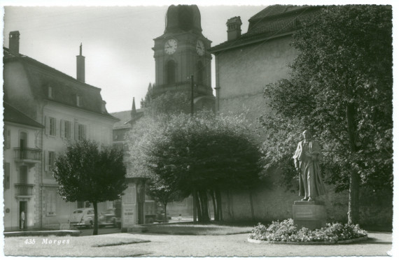 Carte postale de la statue de Paderewski sise dans le Parc de Seigneux à Morges, réalisée par Milo Martin et inaugurée le 3 juillet 1948 – photographie noir-blanc de face avec le parc – éditée par O. Sartori à Lausanne