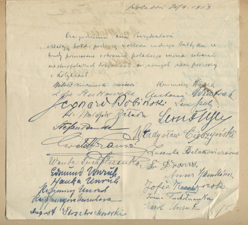 Photographie de groupe prise le 20 septembre 1919 lors de la fête des moissons à Kolybki, village de Grande-Pologne – avec au verso un hommage manuscrit «à notre cher Président…» signé par tous les participants