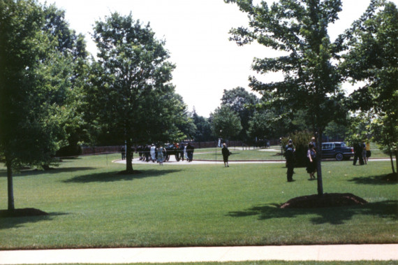 Reportage photographique de la translation de la dépouille mortelle de Paderewski du cimetière national d'Arlington à la cathédrale Saint-Jean de Varsovie, au début de l'été 1992