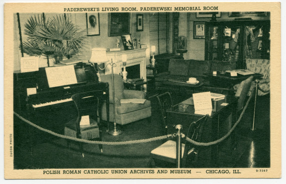 Carte postale représentant le salon de Paderewski à l'Hôtel Buckingham de New York reconstitué au sein de la chambre du souvenir du Polish Roman Catholic Union Archives and Museum de Chicago (984 Milwaukee Ave.) – éditée par l'institution