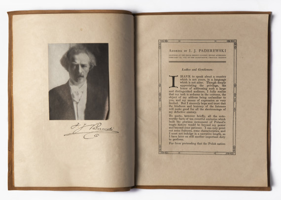 «Poland – Past and Present» [Pologne passée et présente] – Plaquette du discours prononcé par Paderewski le 10 octobre 1915 au Symphony Hall de Boston (petit format) et le 5 février 1916 à l'Auditorium de Chicago (grand format – avec et sans reliure daim)
