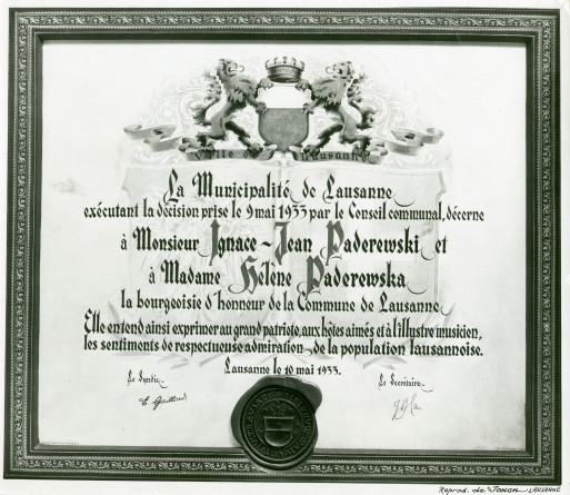 Photographie du diplôme de bourgeois d'honneur décerné à Ignace et Hélène Paderewski par la Municipalité de Lausanne le 10 mai 1933