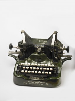 Machine à écrire Oliver (Chicago) ayant servi à Riond-Bosson