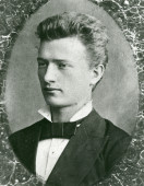 Photographie de Paderewski âgé d'environ 19 ans, à l'époque de son premier mariage, de la fin de ses études et du début de son enseignement du piano (classes moyennes) au Conservatoire de Varsovie