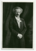 Photographie de Paderewski, debout, prise vers 1910 par Francis de Jongh à Lausanne