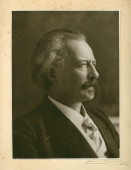 Photographie de profil de Paderewski, prise vers 1910 à Paris par Henri Manuel
