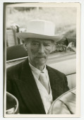 Photographie (la dernière?) de Paderewski avec chapeau blanc dans une voiture à l'occasion de son dernier discours à Oak Ridge (New Jersey) le 22 juin 1941 pour des vétérans polonais de la Première Guerre mondiale