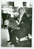 Photographie de Paderewski lisant le journal dans sa chambre de l'Hôtel Buckingham à New York au printemps 1941