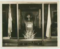 Photographie du buste de Paderewski réalisé en 1922 par Malvina Hoffman pour la vitrine de Steinway & Sons à New York