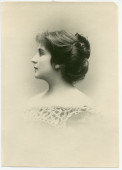 Photographie de profil avec chignon d'Hélène Paderewska