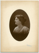 Photographie de profil d'Hélène Paderewska par Marceau, New York