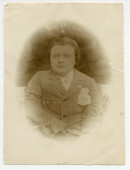 Photographie en médaillon du fils unique de Paderewski, Alfred, né de son union avec Antonina Korsak et atteint de poliomyélite, à l'âge d'environ 15 ans