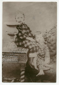Photographie de Paderewski âgé de 3-4 ans avec sa sœur Antonina