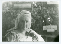 Photographie d'Elisabeth reine de Roumanie, née de Wied, également connue sous le nom de plume de Carmen Sylva (1843-1916)