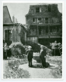 Photographie des frères Jean et René Morax dans le jardin de leur maison de Morges, au 27 de la rue Louis-de-Savoie