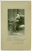 Photographie d'Aladar Racz (1886-1958), «surnommé le Liszt du cymbalum», dédicacée «à Jean Schafer, souvenir au sympathique serviteur de magnanime Maître Paderewski, Aladar Racz, Pully, le 26 août 1926»