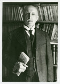 Photographie du Dr. Edmond Rossier (1865-1945), écrivain, historien, professeur des Universités de Lausanne et Genève, recteur de l'Université de Lausanne (1910-1912), correspondant politique de la «Gazette de Lausanne» (dès 1901), par Emile Gos