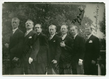 Photographie dédicacée des disciples polonais de Paderewski Stanislaw Bielicki, Albert Tadlewski, Stanislaw Szpinalski, Henryk Sztompka, Aleksander Brachocki (seul américain), Zygmunt Dygat et Alexandre Sienkiewicz, sur la terrasse de Riond-Bosson