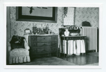 Photographie de la chambre de M. et Mme Strakacz à Riond-Bosson, située à côté de celle de leur fille Anne