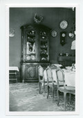 Photographie de la salle à manger de Riond-Bosson, avec un vaisselier