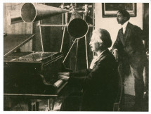 Photographie de Paderewski enregistrant pour la Gramophone Company en juillet 1911 à Riond-Bosson