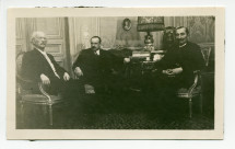 Photographie de Paderewski avec le général Józef Haller de Hallenburg (1873-1960) et l'homme politique Wincenty Witos (1874-1945), membres du «Front de Morges», dans les salons de Riond-Bosson
