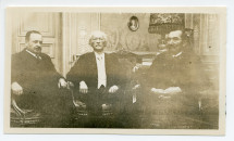 Photographie de Paderewski avec le général Józef Haller de Hallenburg (1873-1960) et l'homme politique Wincenty Witos (1874-1945), membres du «Front de Morges», dans les salons de Riond-Bosson